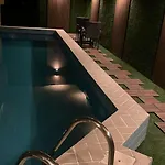 Abu Dhabi Retreat With Private Pool And Private Sauna