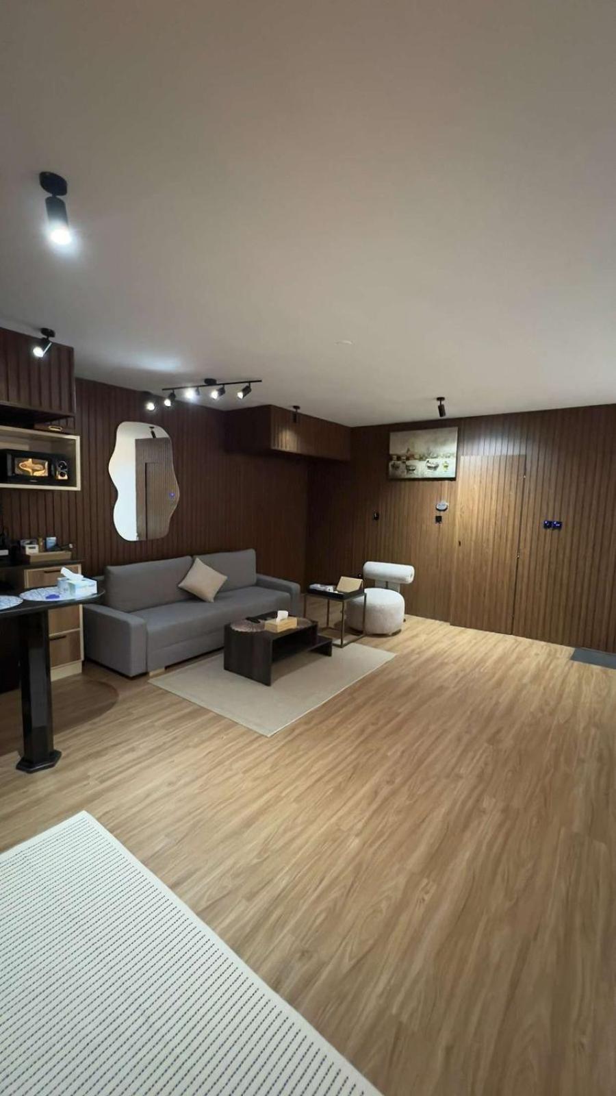Apartment Retreat With Private Pool And Private Sauna *